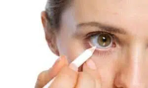 3 Cara Pakai Eyeliner Putih untuk Riasan Mata