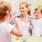 3 Cara Pilih Sikat Gigi untuk Anak yang Baik dan Benar