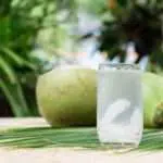 3 Manfaat Tersembunyi Air Kelapa untuk Kecantikan Kulit dan Rambut