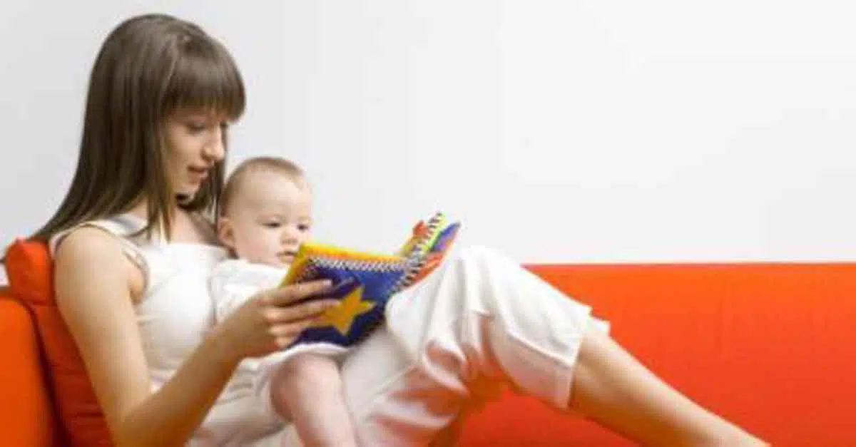 4 Khasiat Istimewa Bacakan Buku pada Bayi Sejak Dini