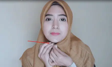 5 Cara Mudah Pakai Jarum Pentul Tanpa Ketusuk untuk Hijabers Pemula