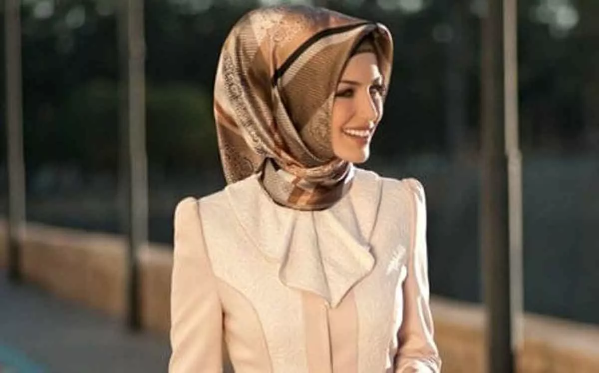 6 Tutorial Jilbab Segi Empat Untuk Pesta Pernikahan Agar Terlihat Lebih Anggun
