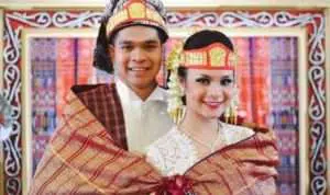 4 Daerah di Indonesia yang Punya Tradisi 'Wanita Melamar Pria'
