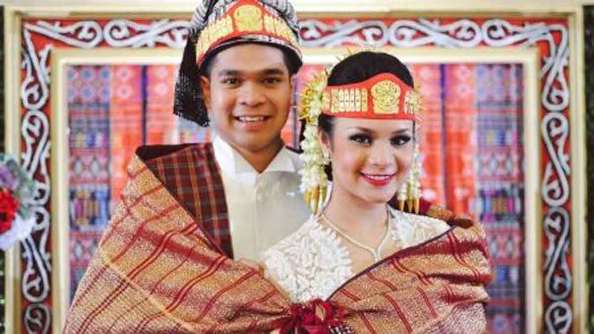 4 Daerah di Indonesia yang Punya Tradisi 'Wanita Melamar Pria'