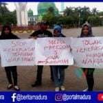 Aksi Solidaritas, Wartawan Pamekasan Kecam Perlakuan Premanisme