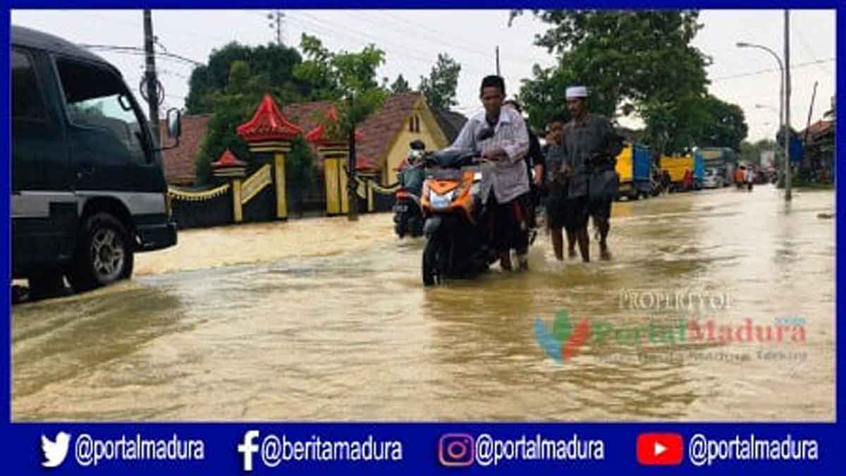 Banjir Blega Bangkalan Ganggu Arus Lalu Lintas