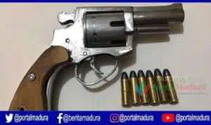 Bawa Senpi Rakitan dan Sabu, Oknum Kades di Madura Diringkus Polisi