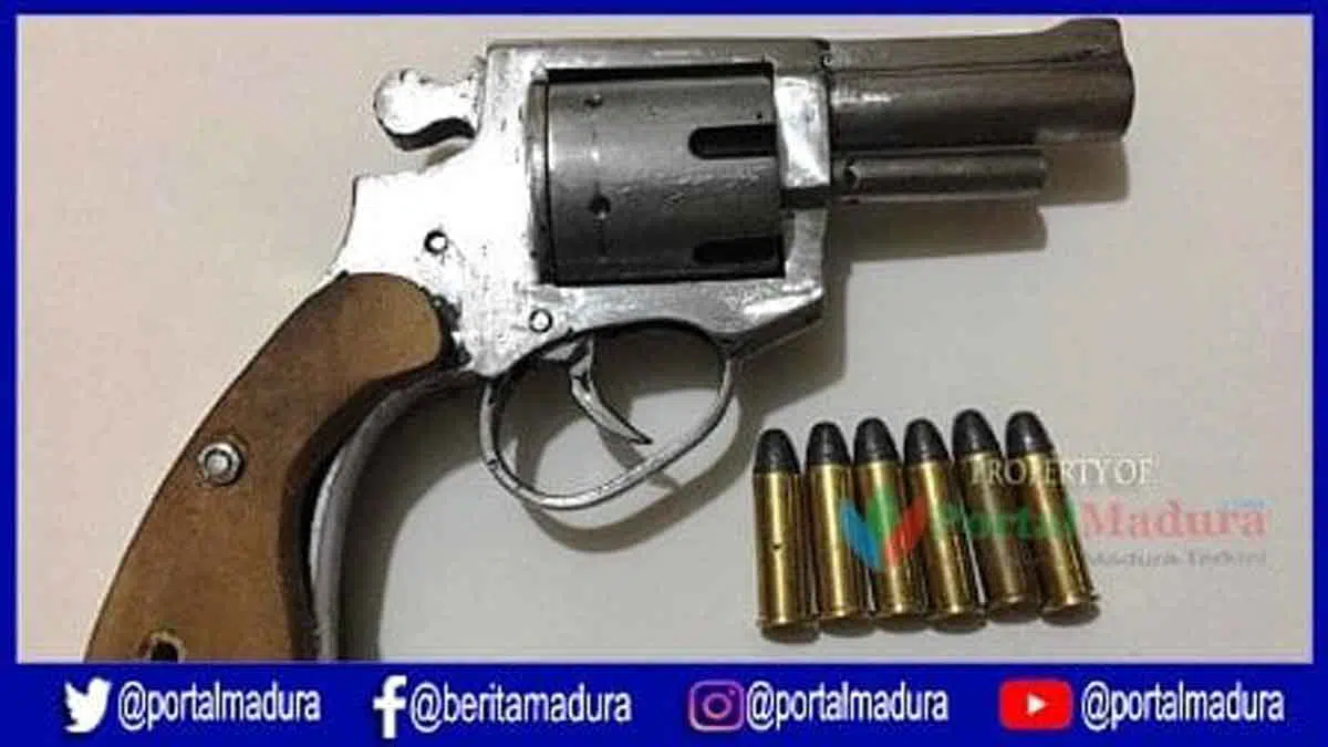 Bawa Senpi Rakitan dan Sabu, Oknum Kades di Madura Diringkus Polisi