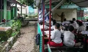Belajar di ruang darurat, setelah lima bulan gempa Lombok berlalu