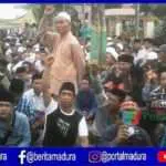 BreakingNews- Ribuan Massa IKABA Kawal Sidang Perdana Pembunuhan Anggota PPS Sampang