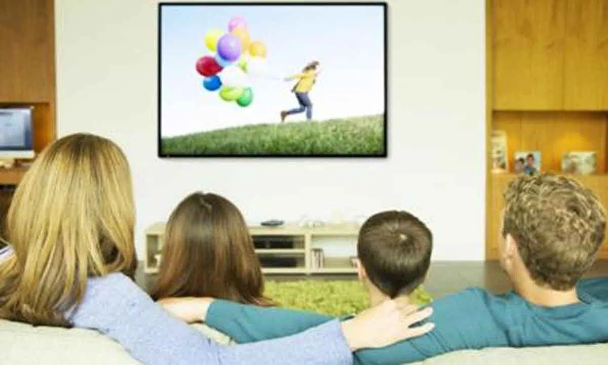 Bunda, Ini 4 Dampak Positif Dampingi Anak Nonton TV