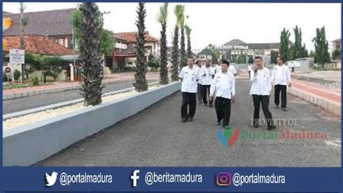 Hari Perdana Masuk Kerja, Bupati Sumenep Sidak Pekerjaan Proyek