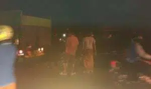 Kecelakaan Mobil Avanza Vs Truk Angkut Pasir di Camplong Sampang