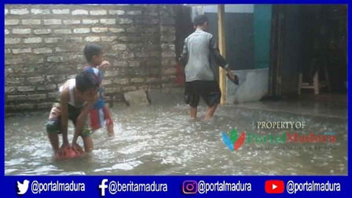 Hujan Deras, Permukiman Warga Sampang Terendam Banjir