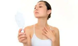 Ladies, Ini 8 Cara Ampuh Hilangkan Jerawat di Dada Menurut Dokter Kulit
