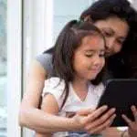 Mau Anak Anda Jadi Survivor di Era Digital? Lakukan 5 Cara Cerdas Ini, Bunda