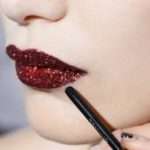Mau Penampilan Anda Makin Glamor? Yuk, Tambahkan Glitter di 4 Area Ini