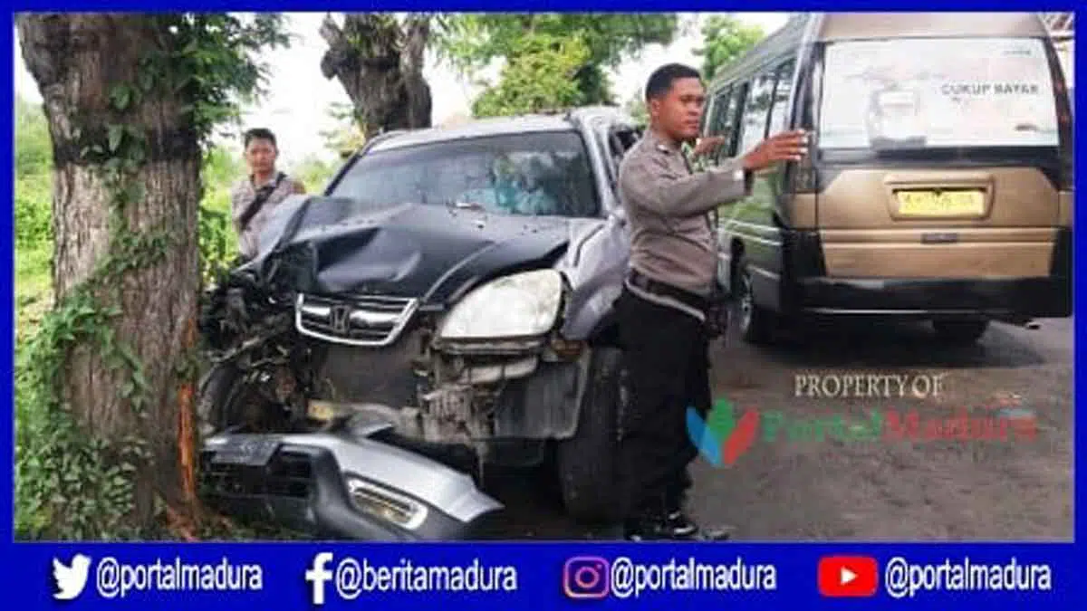 Honda CRV Hantam Pohon Asam, Satu Tewas
