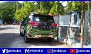 Payah! Ada Mobil Branding Batik Pemkab Pamekasan Pakai Pelat Hitam