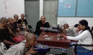 Satpol PP Sampang Hukum Gundul Tujuh Pengamen