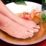 Ladies, Ini 6 Manfaat dan Cara Rendam Kaki pada Air Cuka
