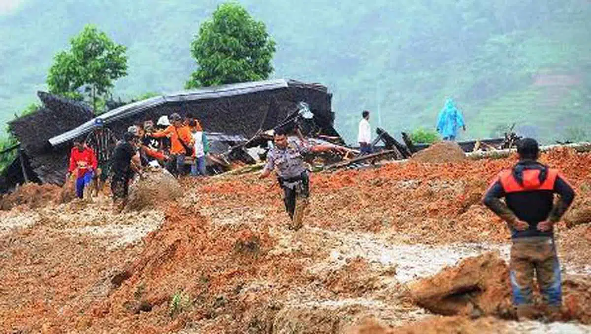 Sebanyak 40,9 Juta penduduk Indonesia tinggal di daerah rawan longsor