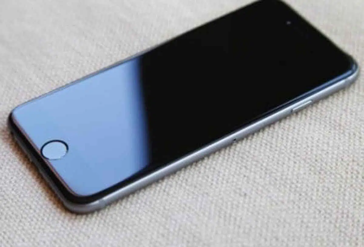 5 Cara Jitu Atasi Smartphone yang Mati Total