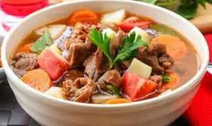 Resep Sup Daging Tomat Jamur untuk Makan Siang yang Segar dan Lezat