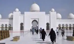 Umat Islam, Ini 8 Adab Menuju Masjid yang Harus Anda Ketahui