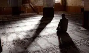 Umat Muslim Dianjurkan Baca Istighfar Setelah Salat, Ini Alasannya
