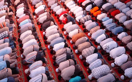Umat Muslim, Ini 5 Perbedaan Perempuan dan Lelaki saat Melaksanakan Salat