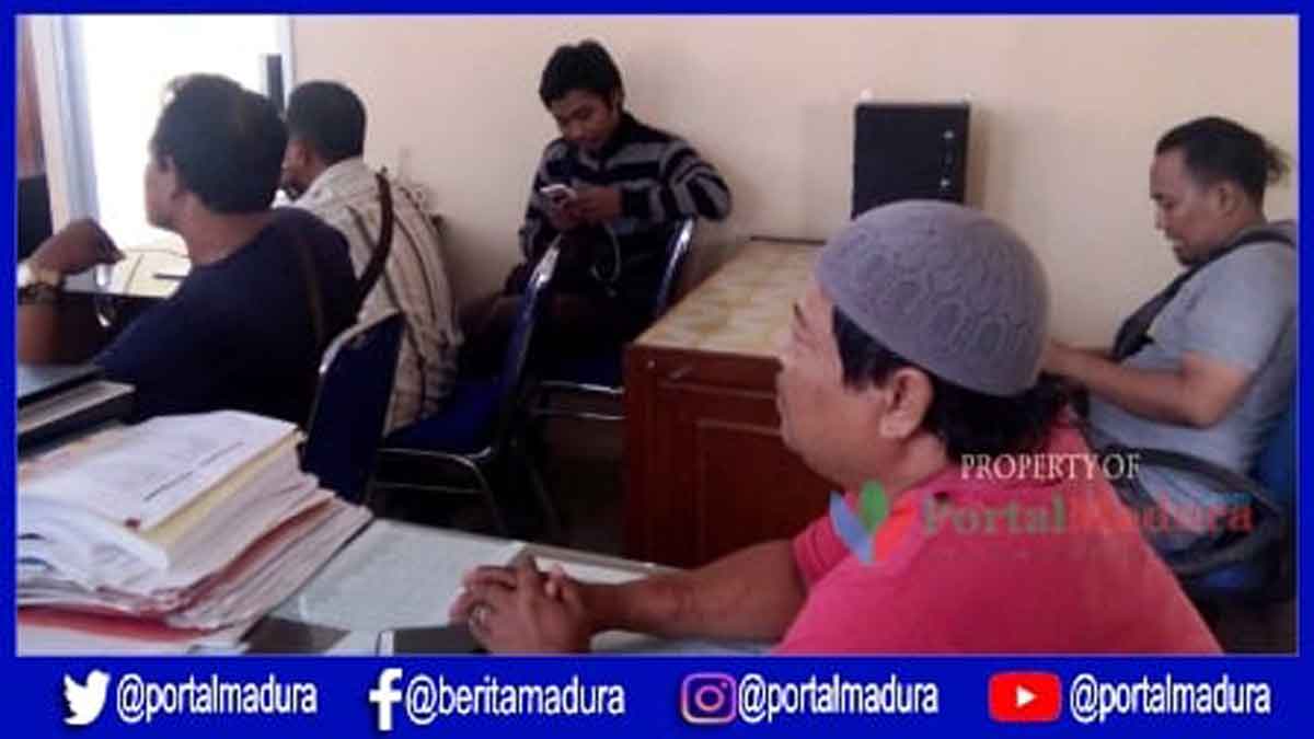 Aneh! Dinas Ini Larang Wartawan Bawa HP, Hasil Wawancara Diminta Ditulis ke Kertas