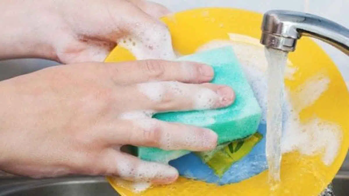 Moms, Trik Menghemat Sabun Cuci yang Mudah Sekali Lho!