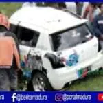 Suzuki Swift Tabrak Pohon Asam Lalu Nyungsep ke Selokan