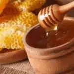 8 Khasiat Minum Madu Sebelum Tidur