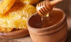 8 Khasiat Minum Madu Sebelum Tidur