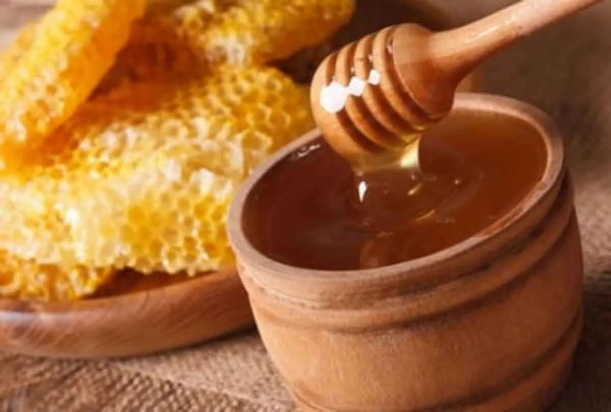 8 Khasiat Minum Madu Sebelum Tidur