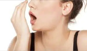 8 Tips Alami Ini Bisa Hilangkan Masalah Bau Mulut Anda!