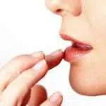 5 Cara Mujarab Atasi Jerawat di Bibir