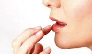5 Cara Mujarab Atasi Jerawat di Bibir