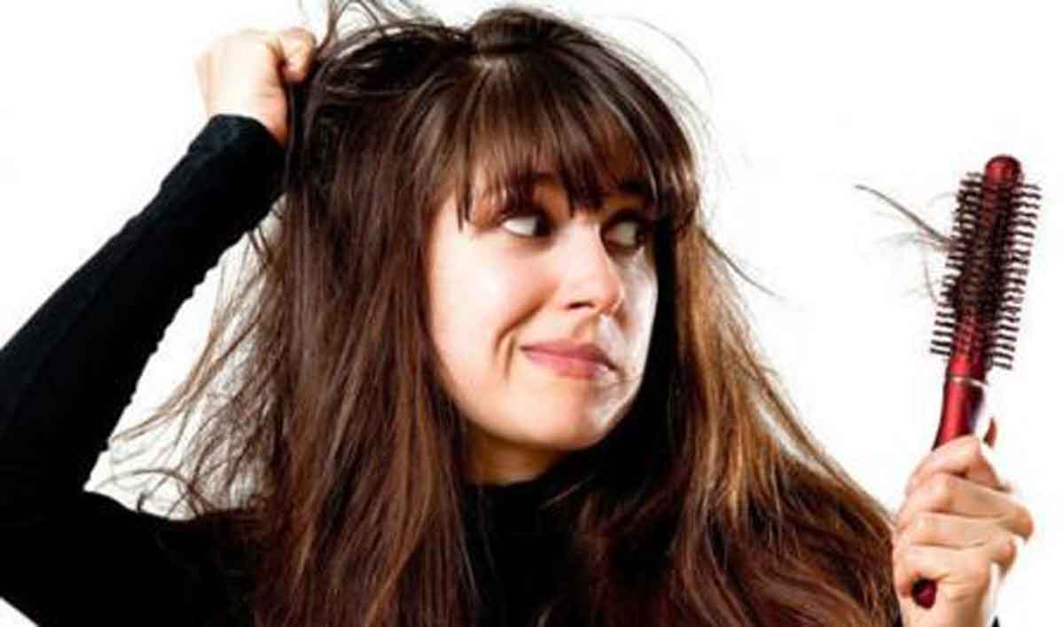 5 Hal yang Jadi  Penyebab  Kerontokan pada Rambut  