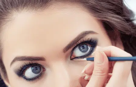 8 Cara Berdandan Bagi Pemilik Mata Sensitif