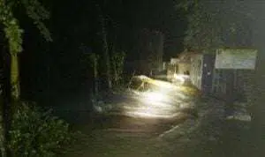 Banjir bandang jebolkan tanggul di Bandung, 3 tewas