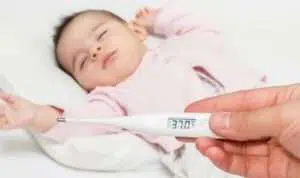 Bunda, Ini 3 Cara Cerdas Redakan Demam pada Bayi Usai Divaksin