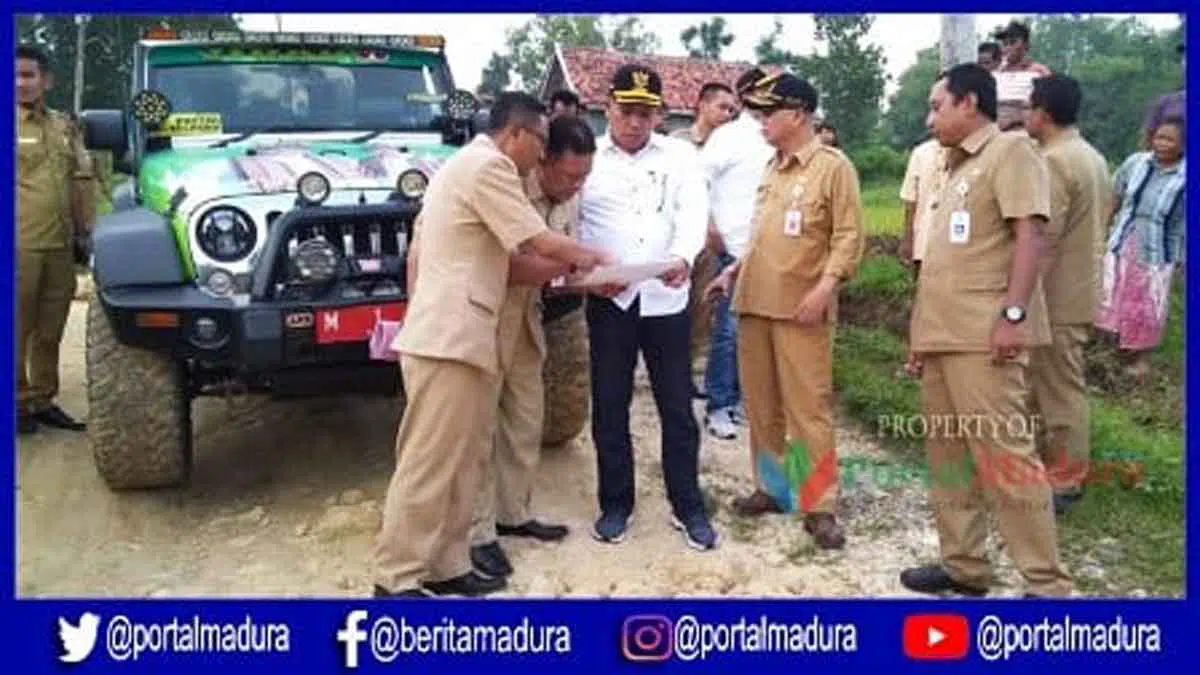 Jalan Rusak Ditanami Pohon Singkong, Begini Reaksi Bupati Sampang