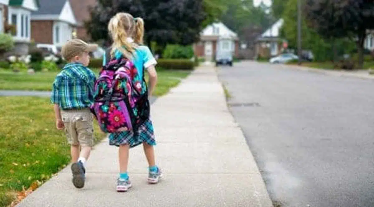 Cara Latih Anak Agar Berani Berangkat Sekolah Sendiri