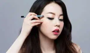 Cara Tepat Makeup Bagi Anda yang Tak Miliki Lipatan Mata