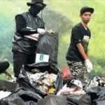 Cara Komunitas Bersihkan Gunung dari Sampah