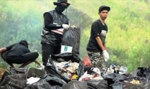 Cara komunitas bersihkan gunung dari sampah