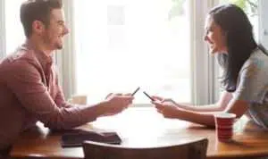 Dampak Positif dan Negatif Jadian dengan Sahabat Sendiri